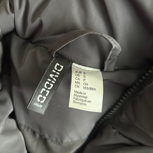 Cropped black puffer vest - Size small - Picture 3 of 3